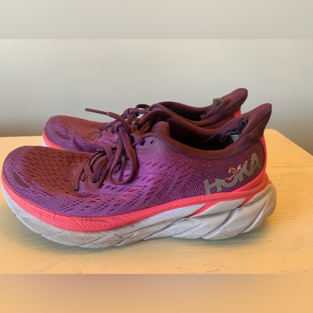 Hoka One One, Clifton 8. Used and noticeable wear inside shoes.